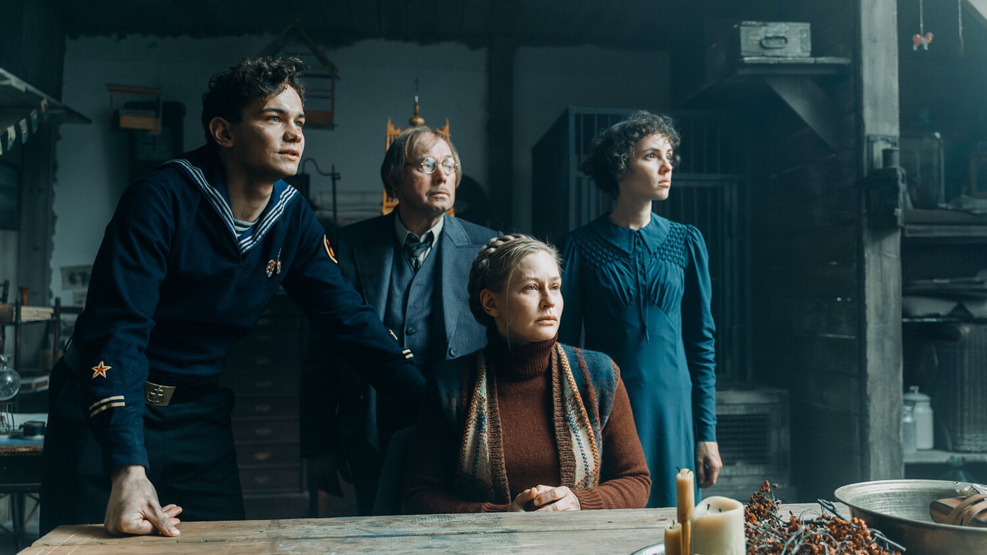 Слава Копейкин, Виктор Сухоруков, Юлия Пересильд, Стася Милославская в фильме «Красавица»