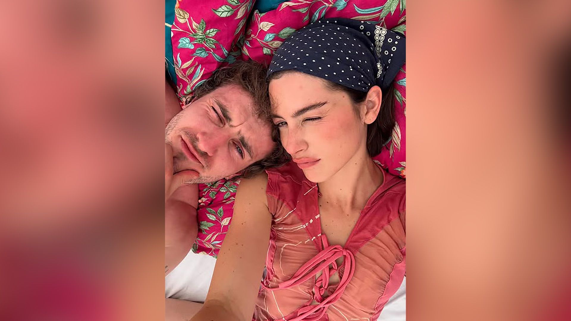 Пол Мескал и его девушка Грейси Абрамс