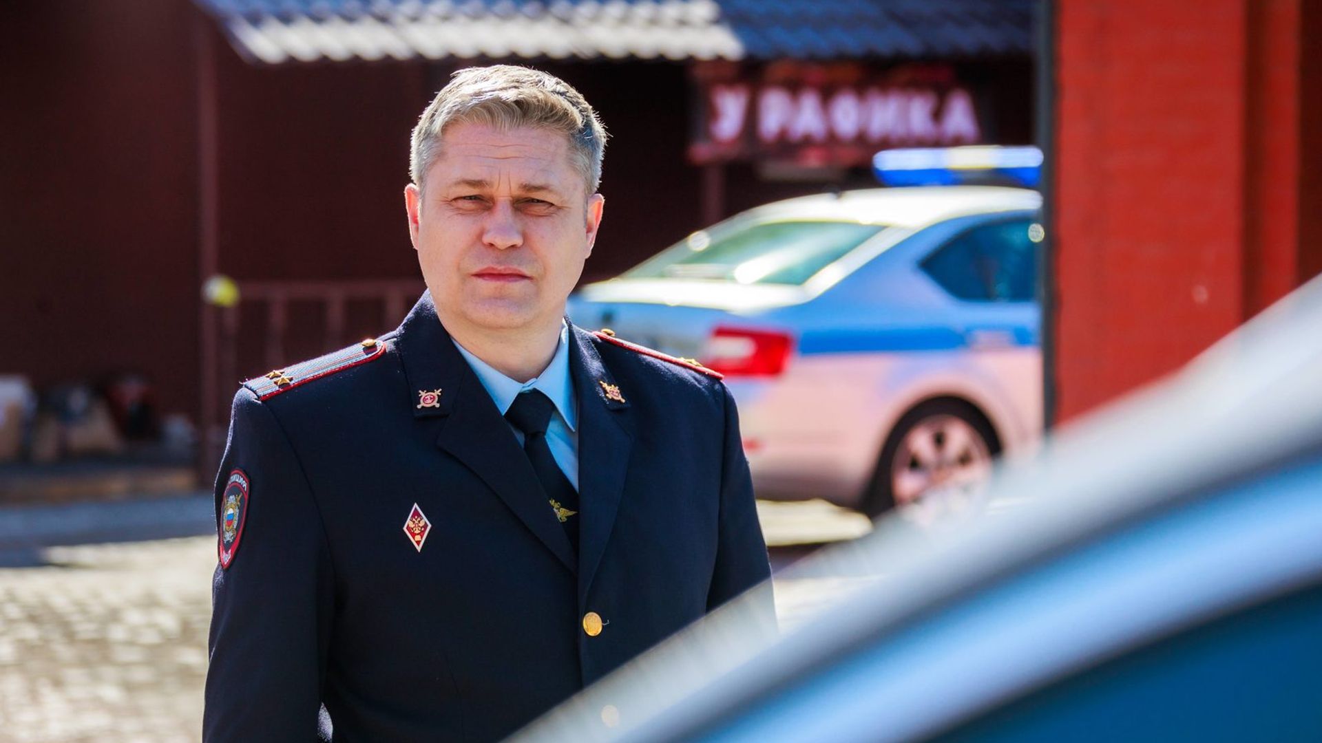 Денис Рожков на съёмках сериала "Чужой район-4"