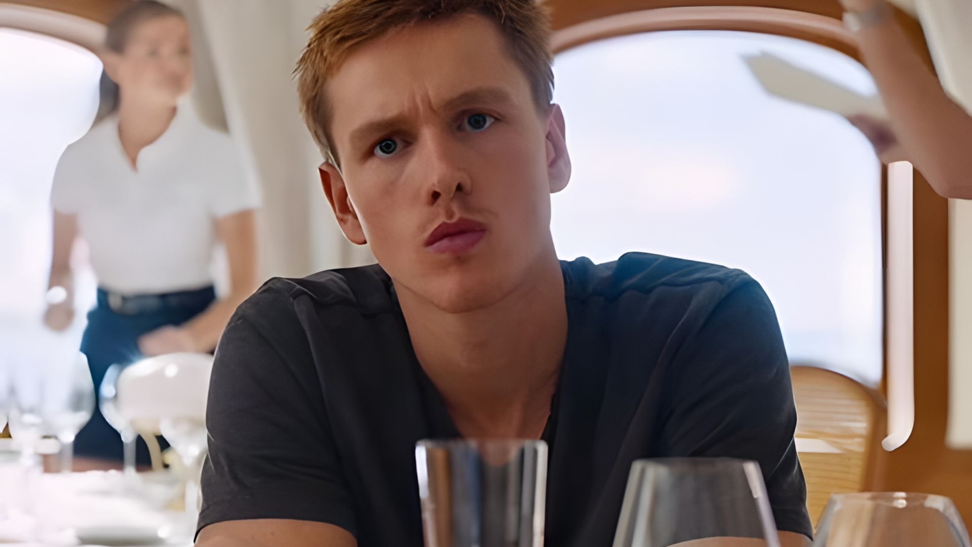 Харрис Дикинсон в фильме "Треугольник печали"