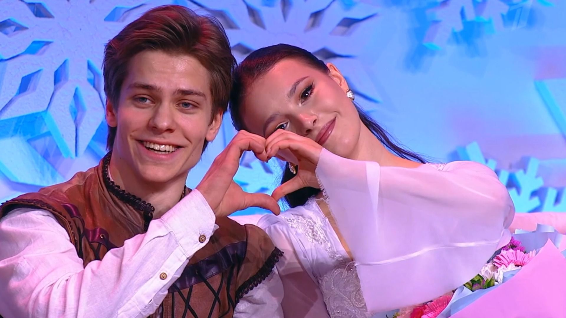 Фигуристка Анна Щербакова и актер Константин Раскатов в образах из "Ромео и Джульетты"