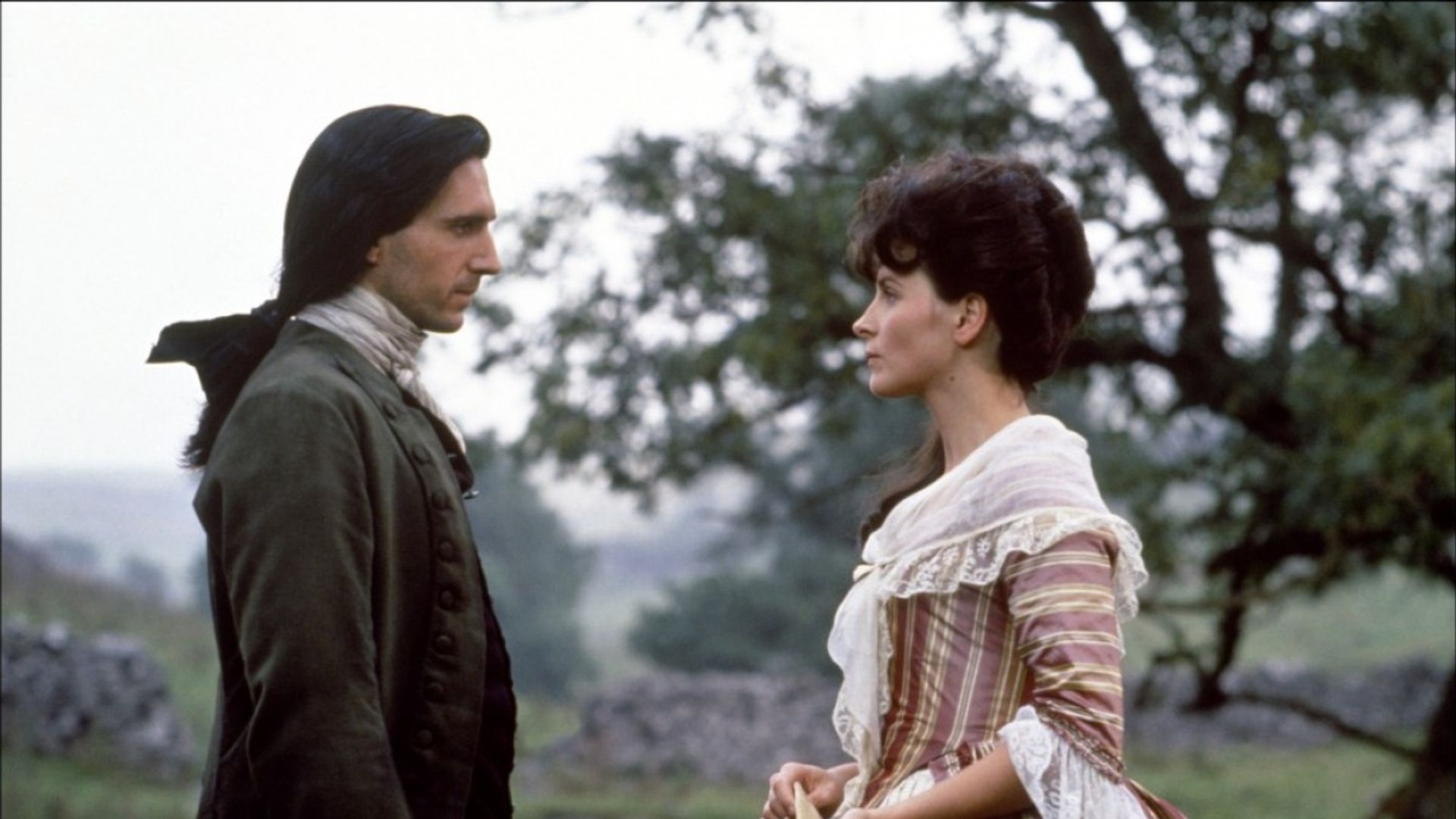 Рэйф Фанйс и Жюльетт Бинош в роли Хитклиффа и Кэтрин в Грозовом перевале 1992 года