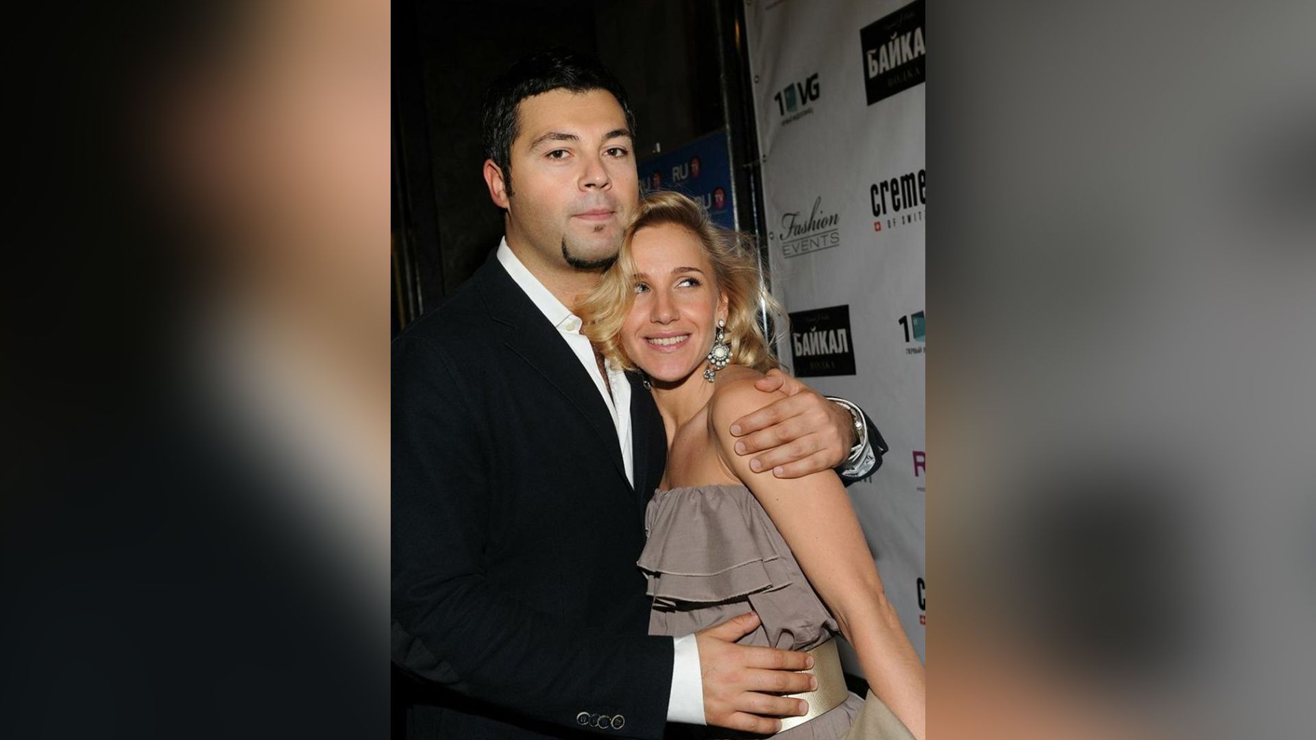 Ливень, Испания и две дочки: история любви Алексея Чумакова и Юлии Ковальчук