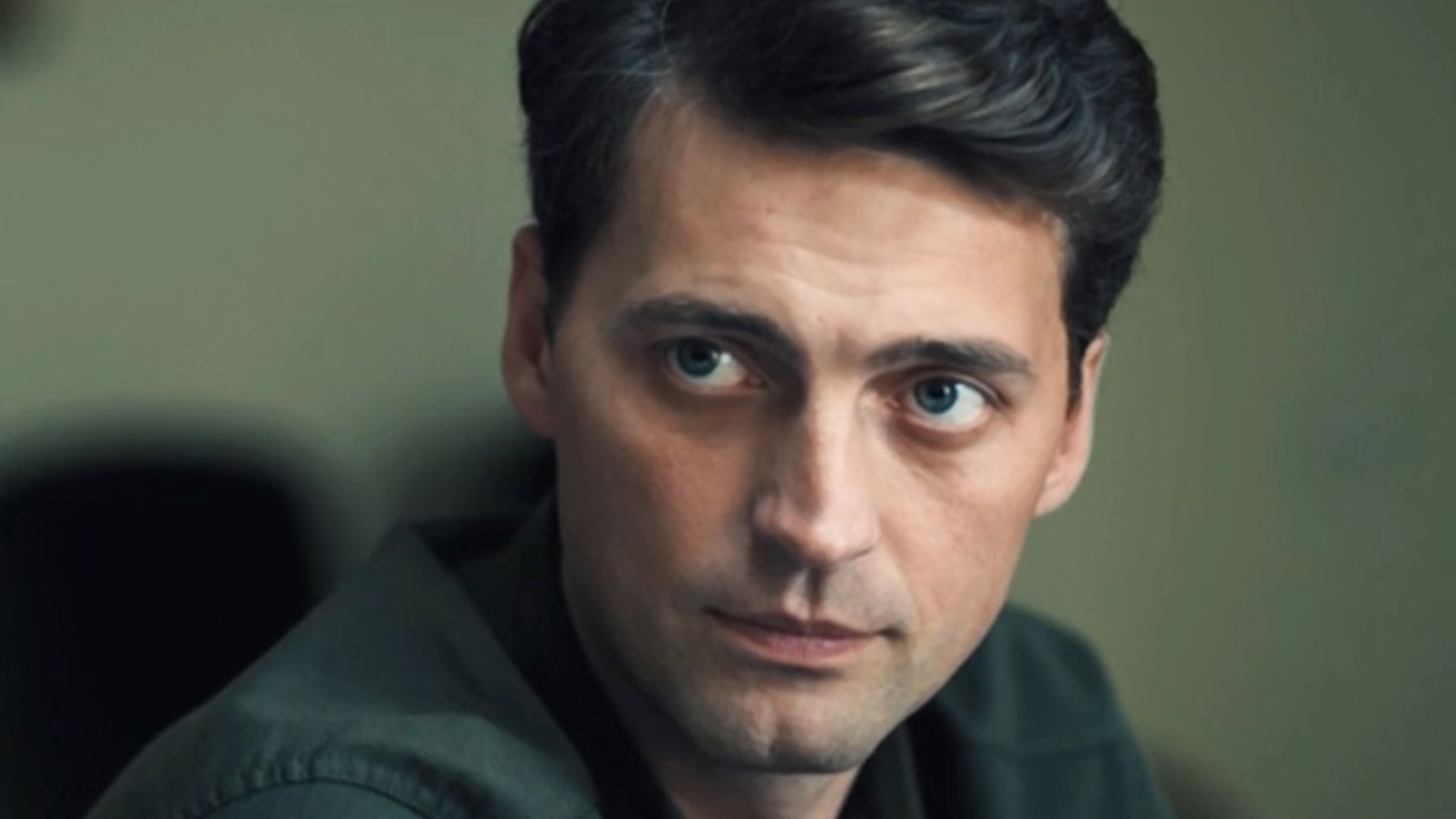 Иван Колесников в роли Юрия Брагина