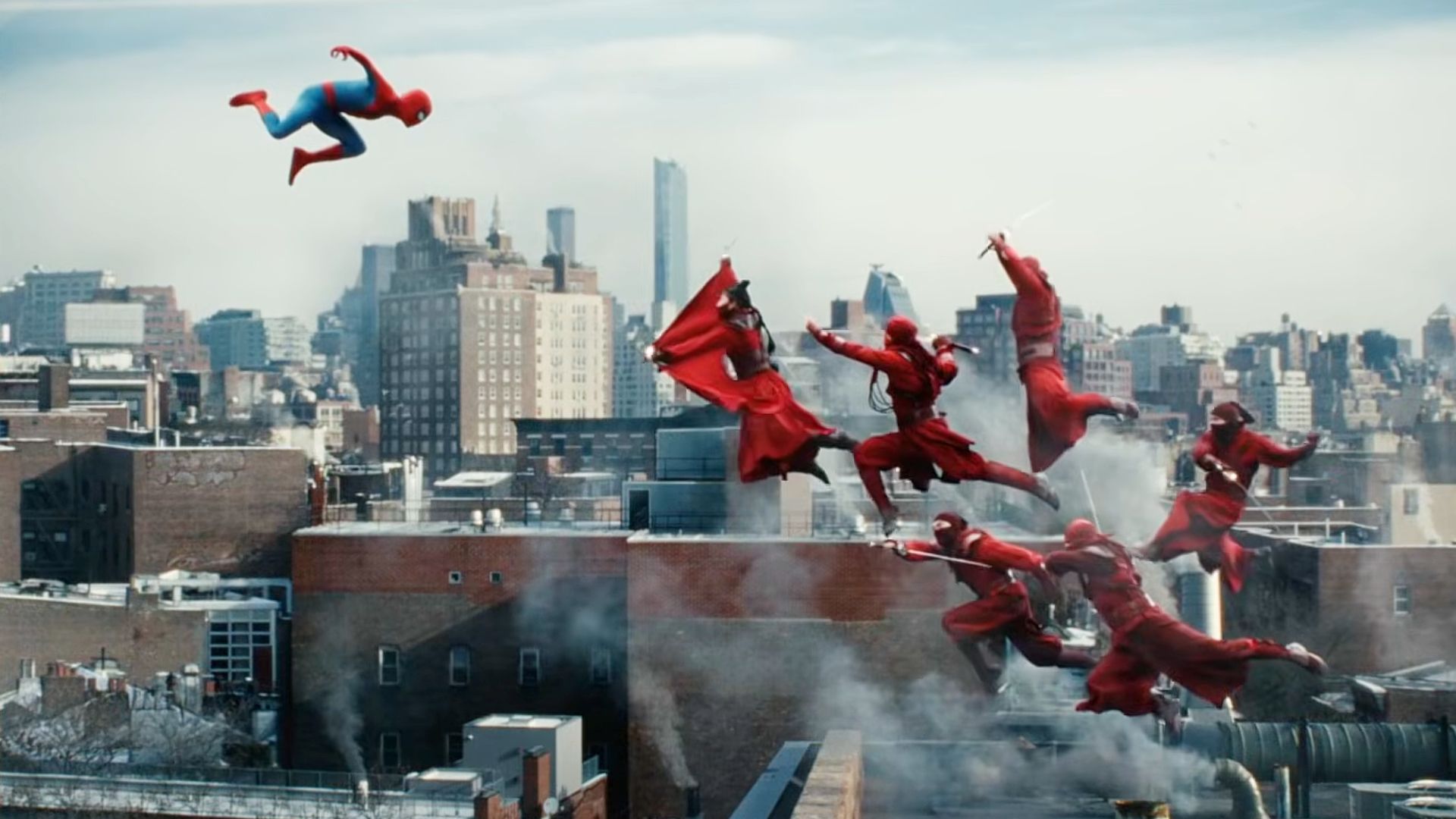 Том Холланд в костюме Человека-паука