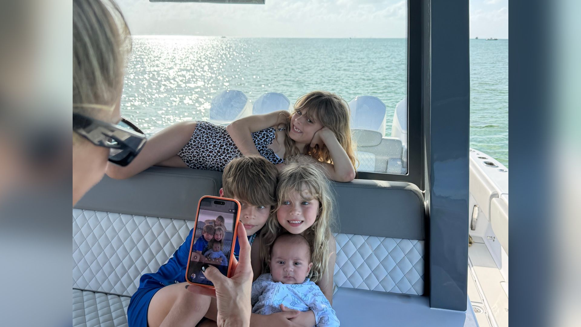 Дети певца Энрике Иглесиаса и теннисистки Анны Курниковой