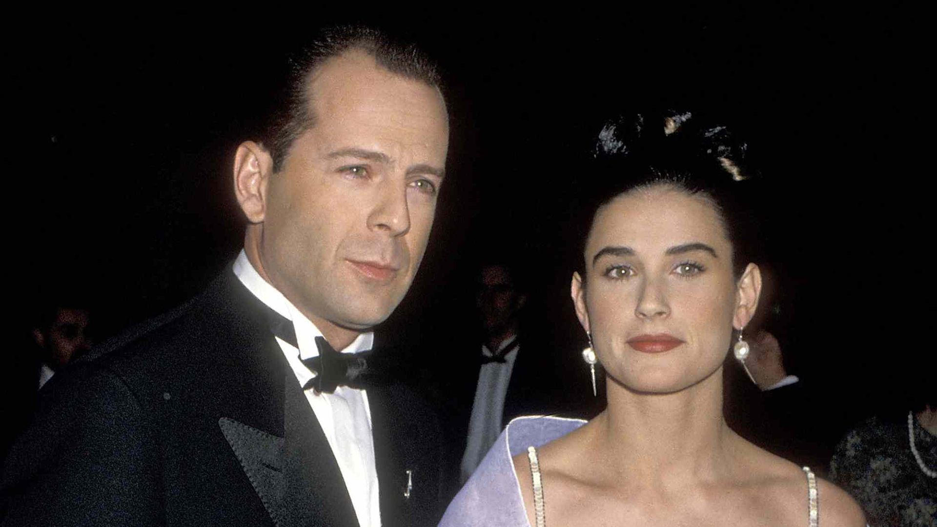 Деми Мур опубликовала редкое фото Брюса Уиллиса с внучкой в день его рождения