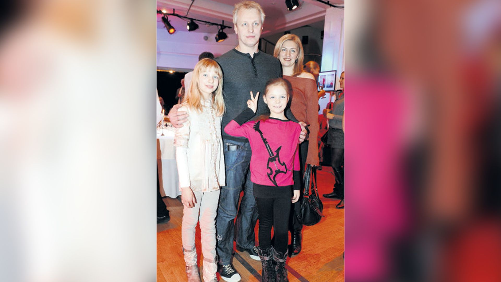 Актёр Сергей Юшкевич с женой Еленой и дочками Селеной и Дариной