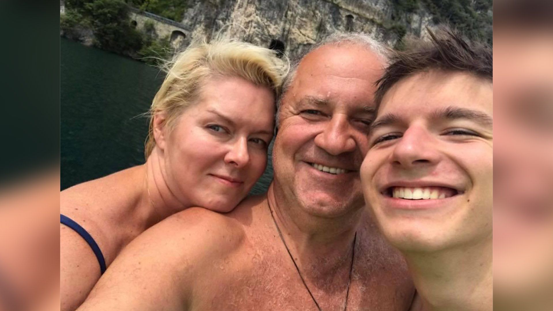 Актёр Владимир Стержаков, его жена Алла и младший сын Алексей