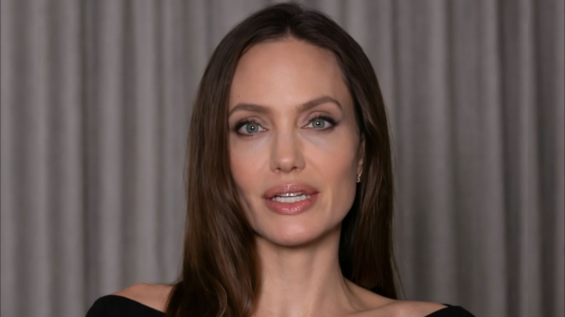 «Это двойник»: Анджелину Джоли вслед за Джимом Керри не узнали на новых фото