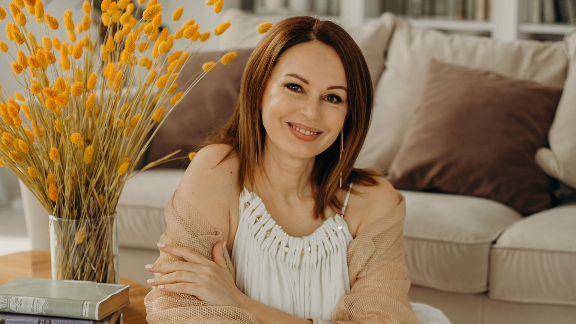 «Замуж пока не планирую»: Безрукова в 60 лет - о романе в Таиланде, внешности и шоу «Дуэты»