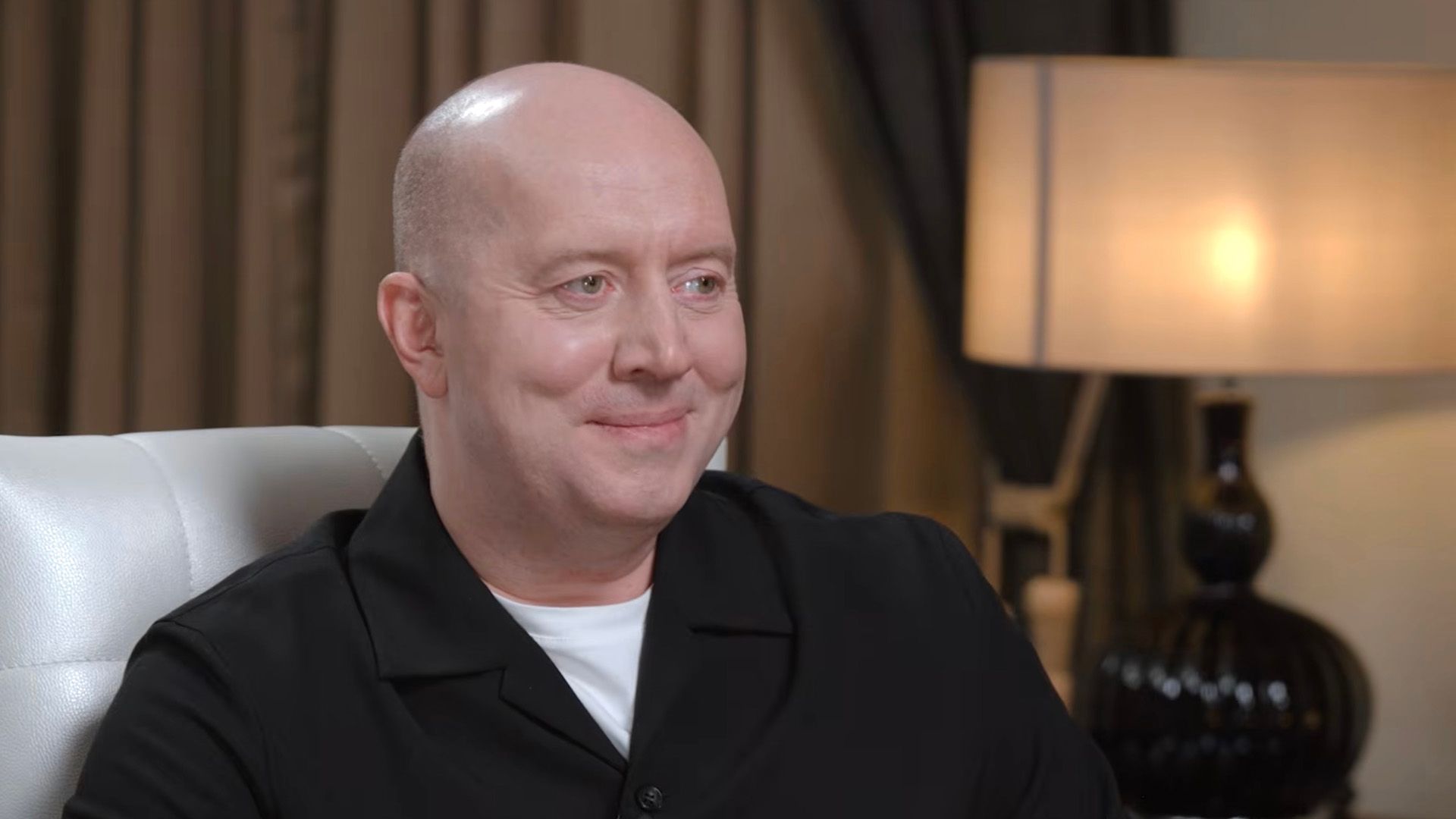 «Я боюсь передать это детям»: Бурунов впервые рассказал о личной жизни, страхе отцовства и роли мужа