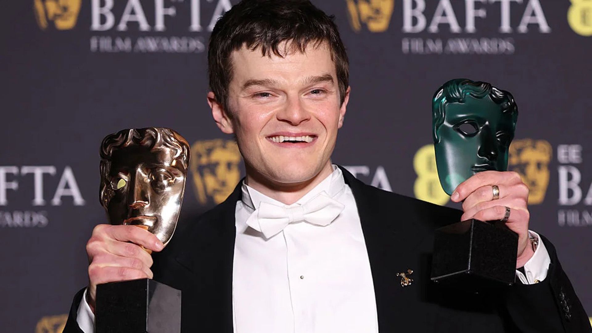 Актёр Роберт Арамайо на церемонии BAFTA 2026