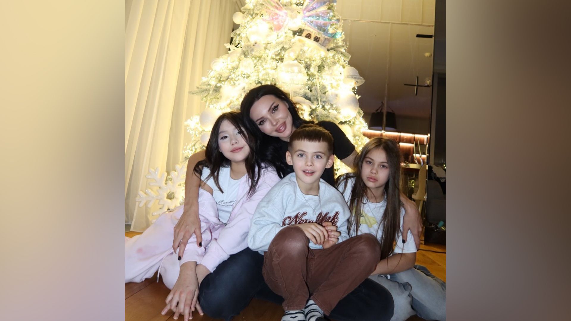 Оксана Самойлова с детьми