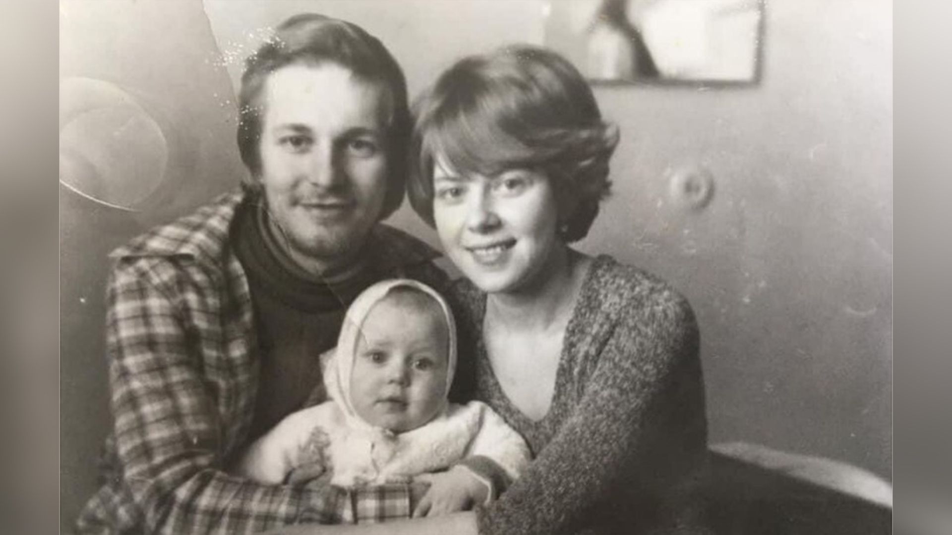 Актёр Сергей Колтаков с женой и дочкой