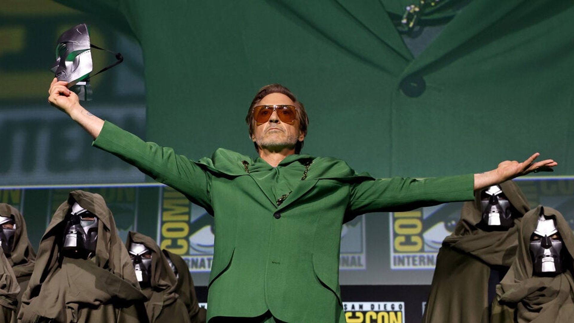 Некоторые счастливчики уже успели ознакомиться с новыми «Мстителями» и пришли в восторг