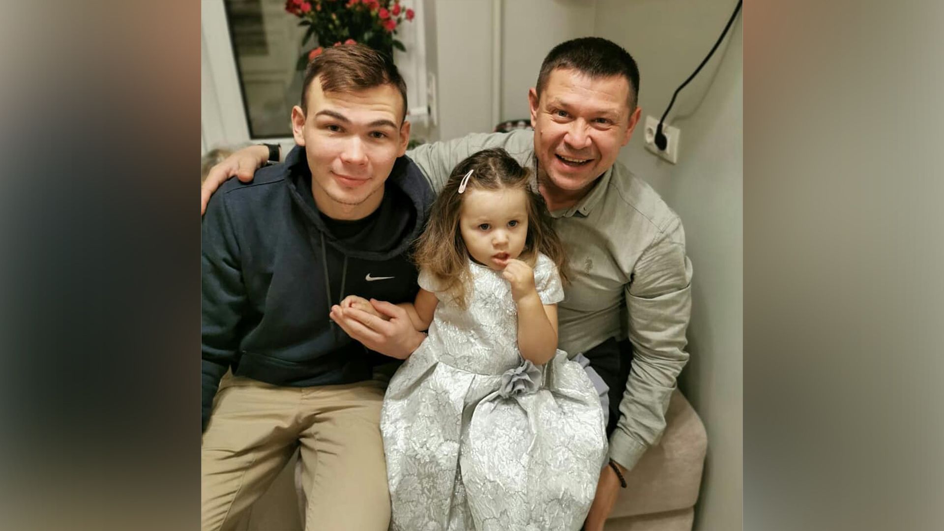 Актёр Анатолий Гущин, его сын Даниил и дочь Глафира