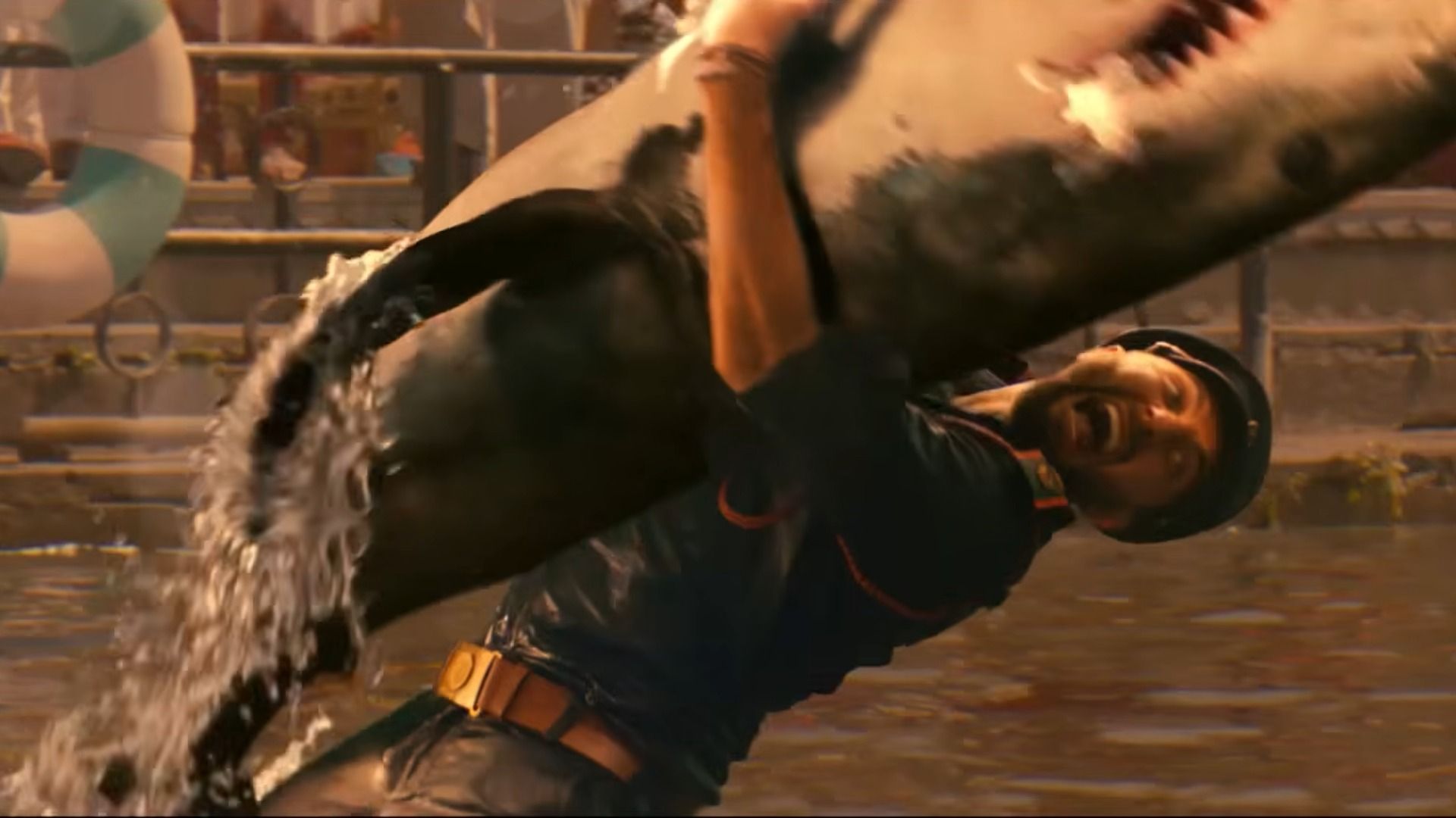 Актер Демис Карибидис с акулой