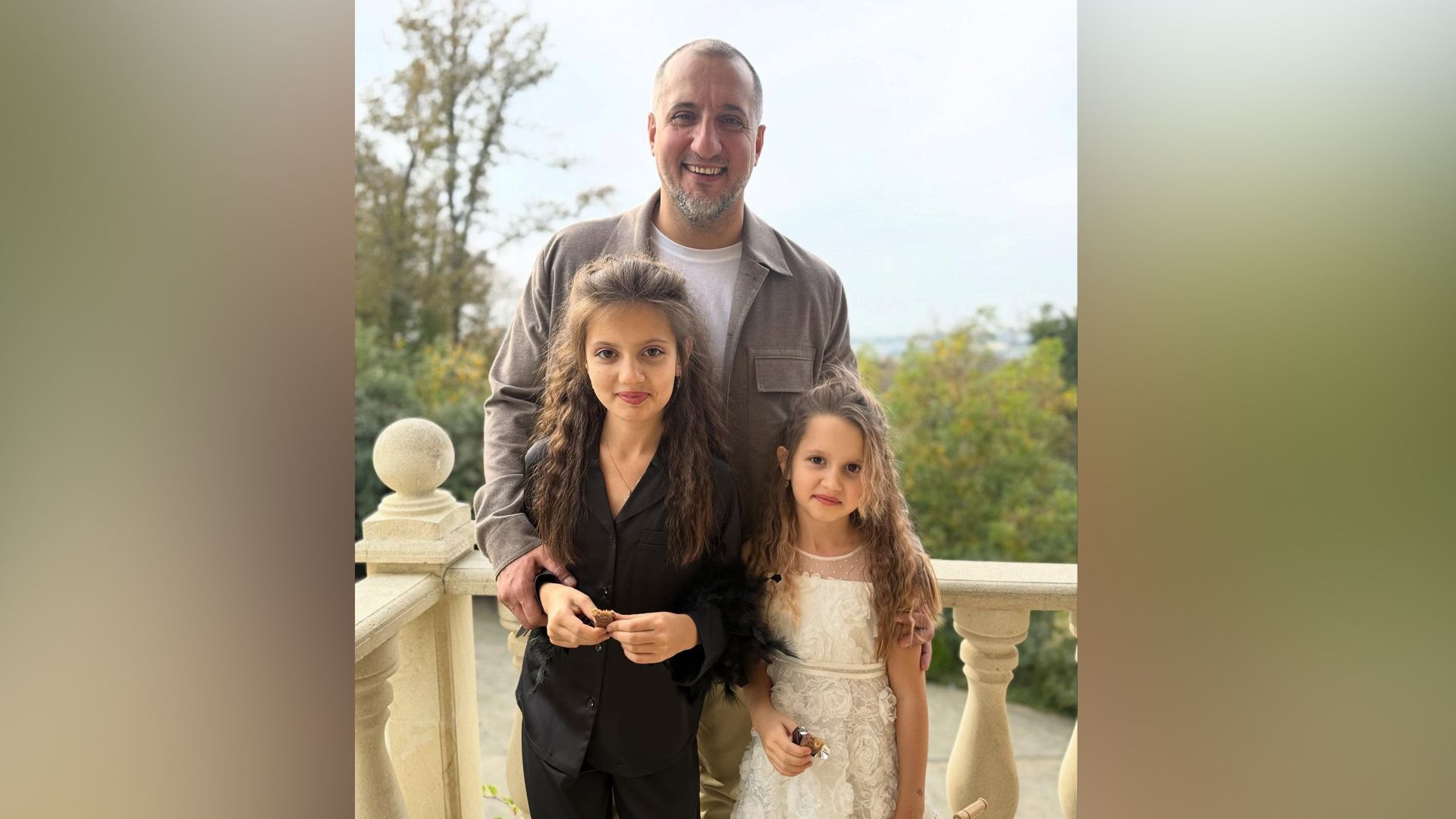 Арарат Кещян со старшими дочками