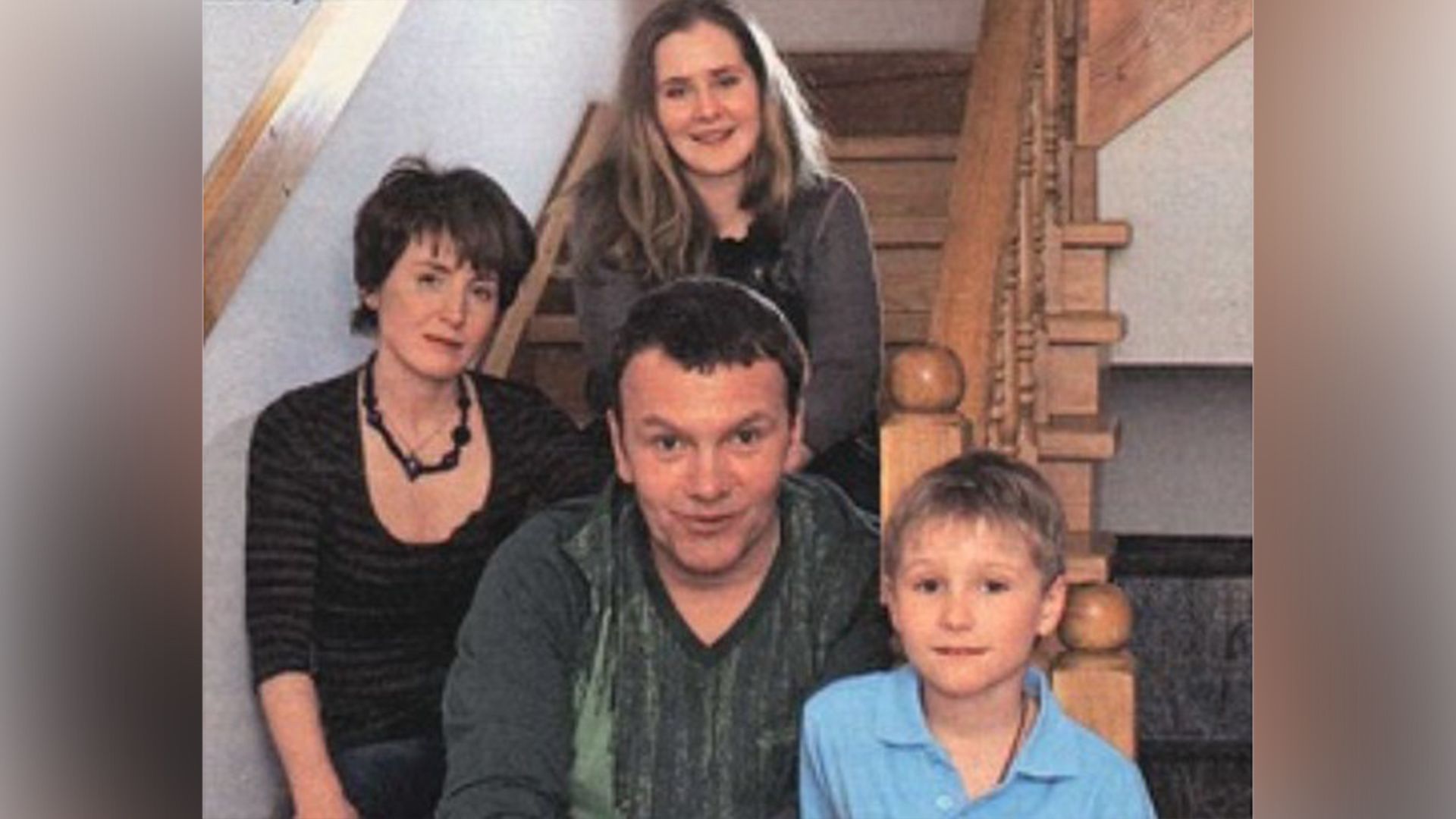 Актёр Александр Наумов с семьёй