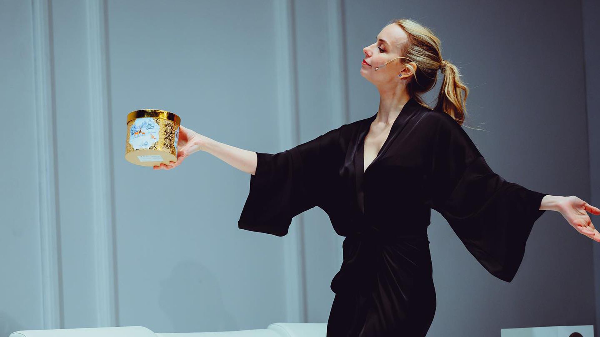 Актриса Лиза Климова в театре