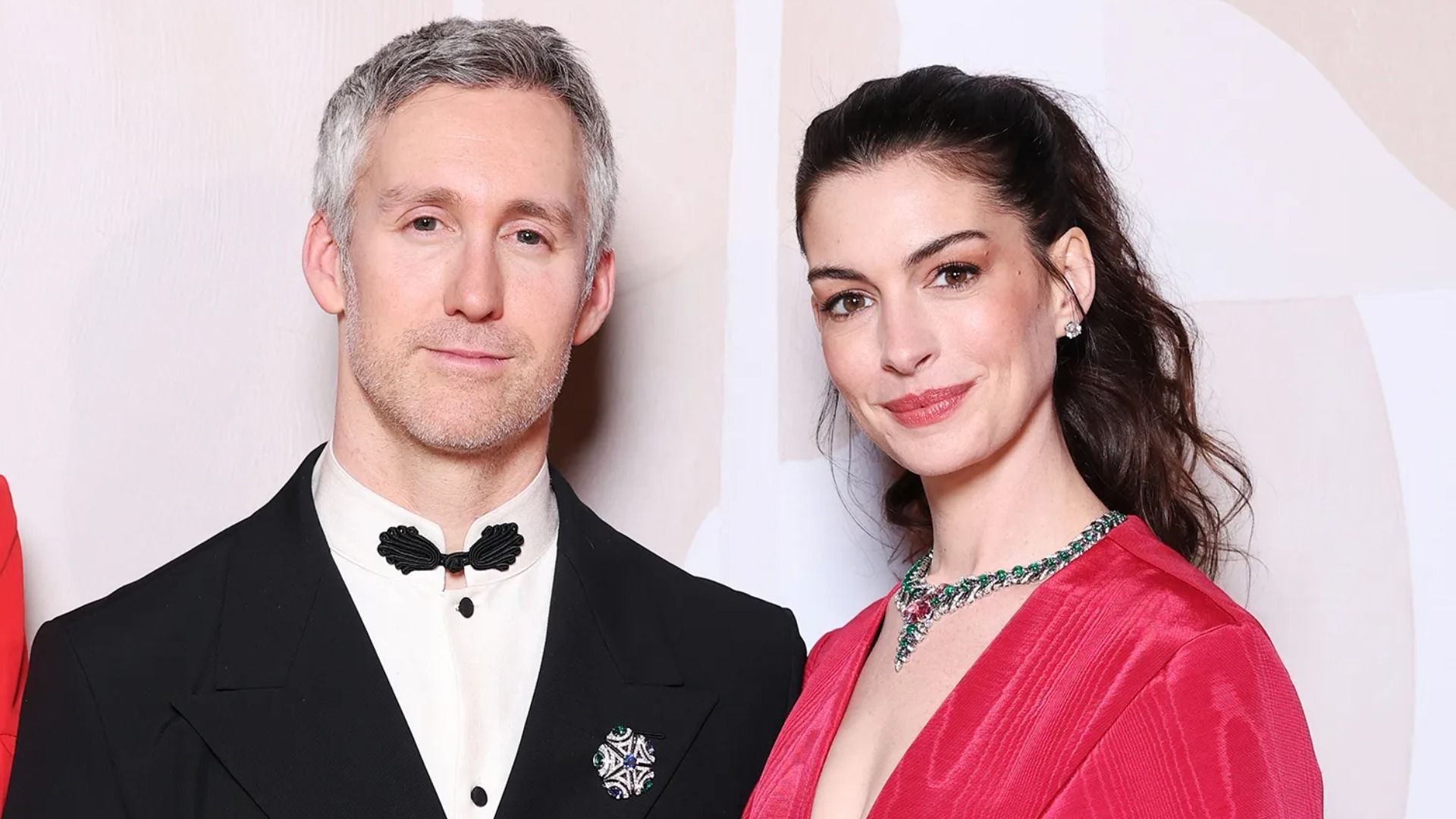 Продюсер Адам Шульман и актриса Энн Хэтэуэй