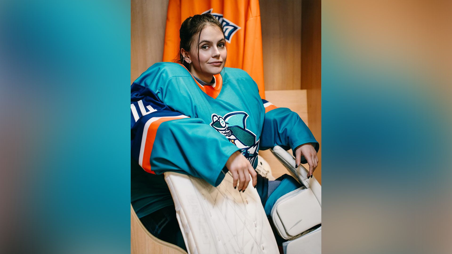 Алина Большакова в роли Саши Сокол