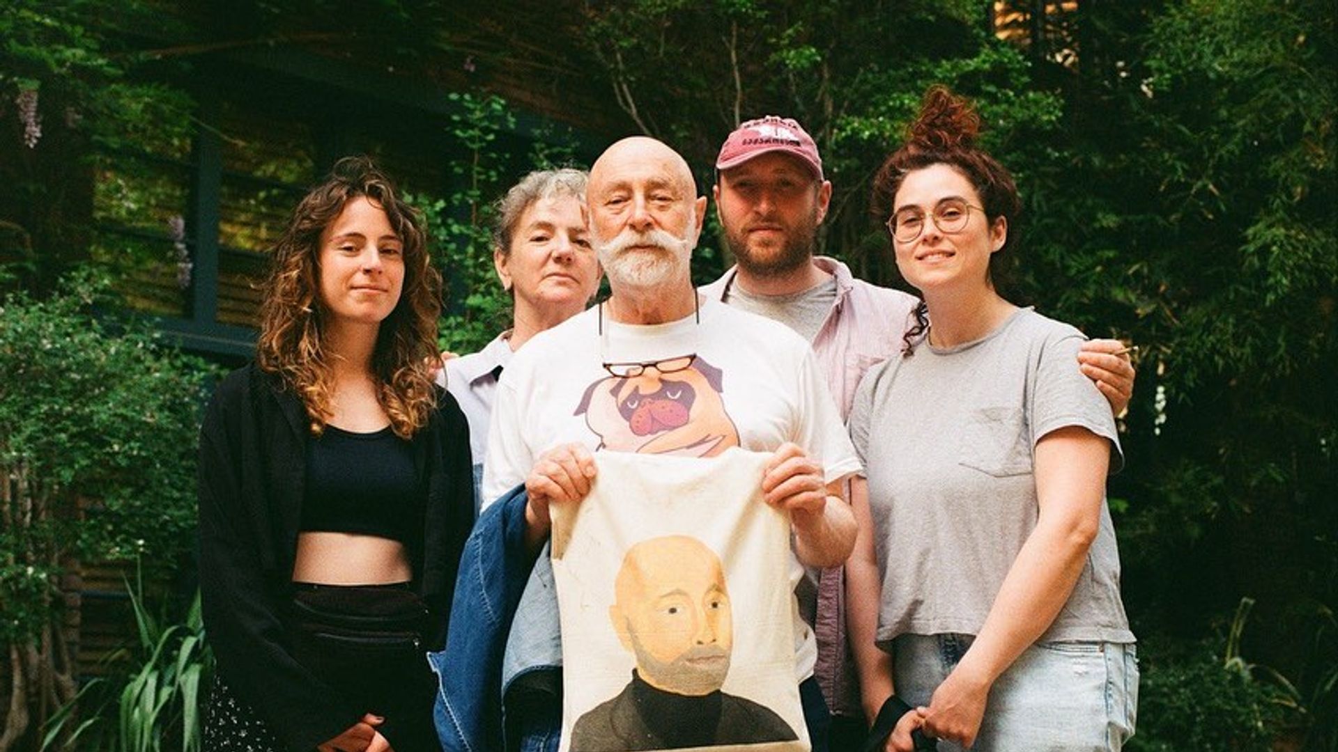 Григорий Остер с женой и детьми