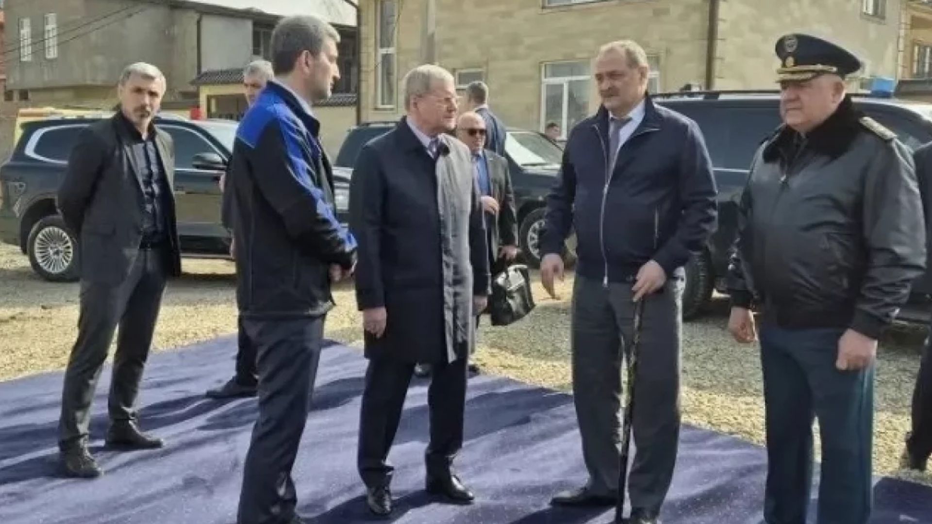 То самое фото Сергея Меликова с ковром