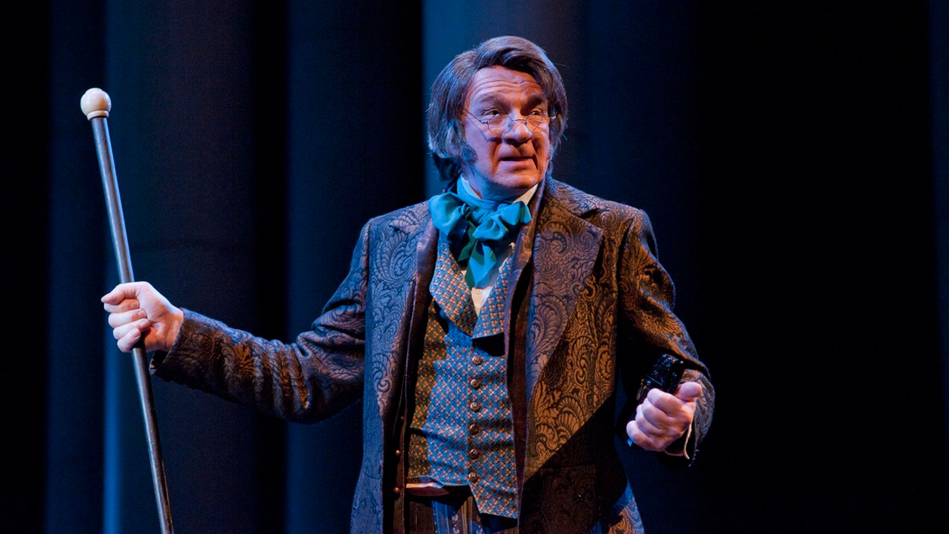 Актёр Владимир Носик на театральной сцене