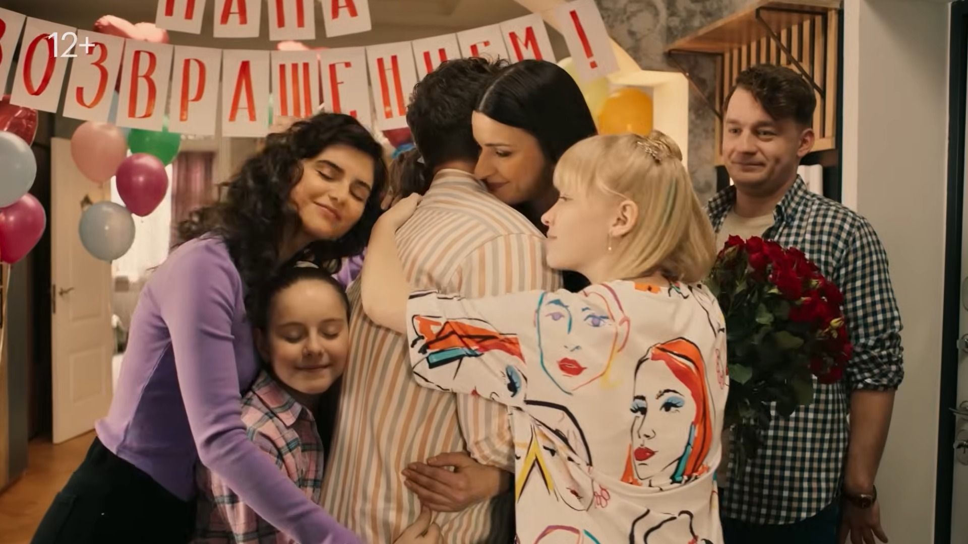 Актриса Анастасия Сиваева в окружении детей