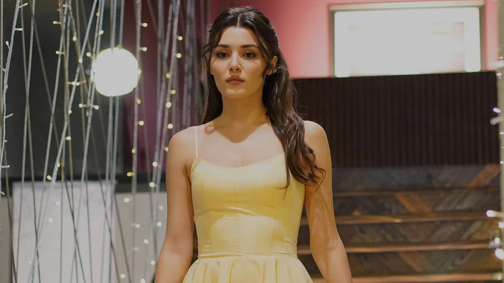 Актриса Ханде Эрчел