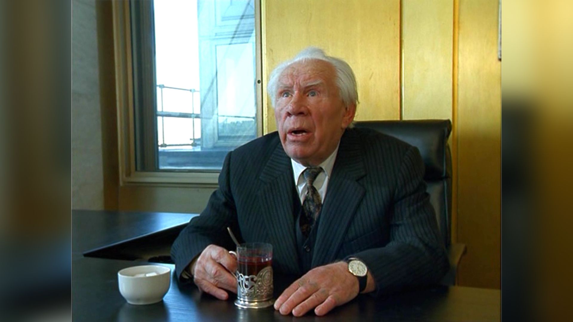 Иван Рыжов в фильме «Орёл и решка»