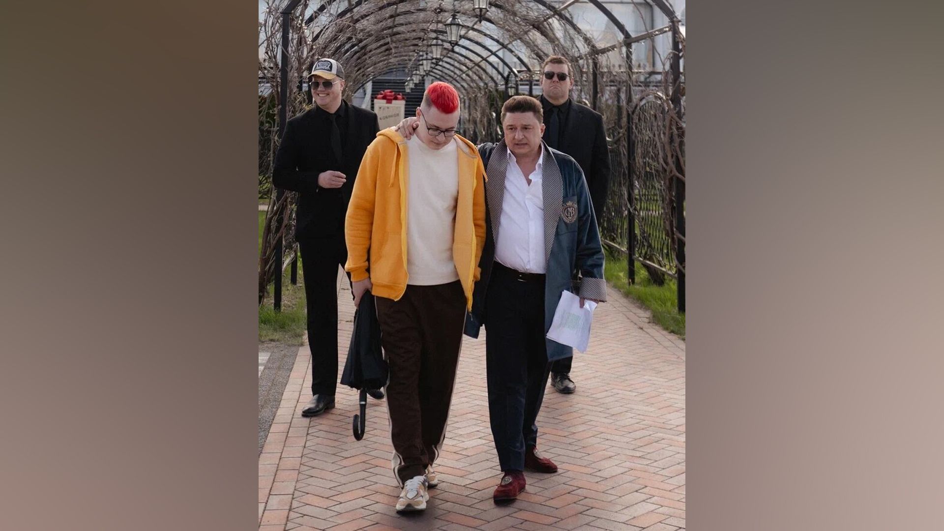 Влад Кобяков и Максим Лагашкин на съёмках "Распаковки"