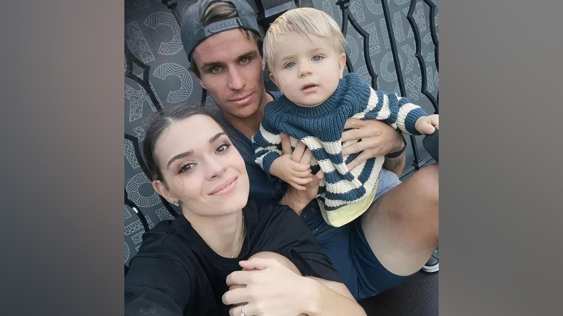 Аделина Сотникова с мужем и сыном