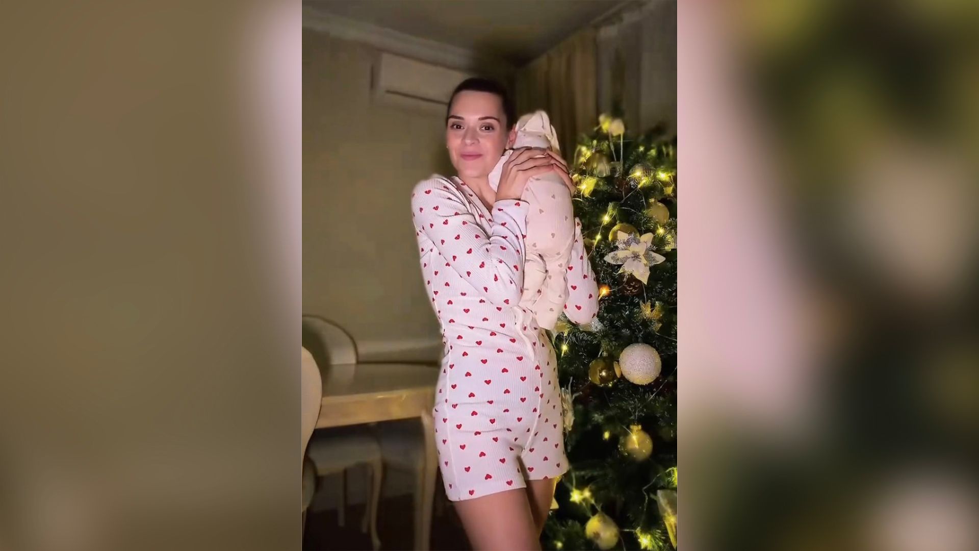 Фигуристка Аделина Сотникова с ребёнком