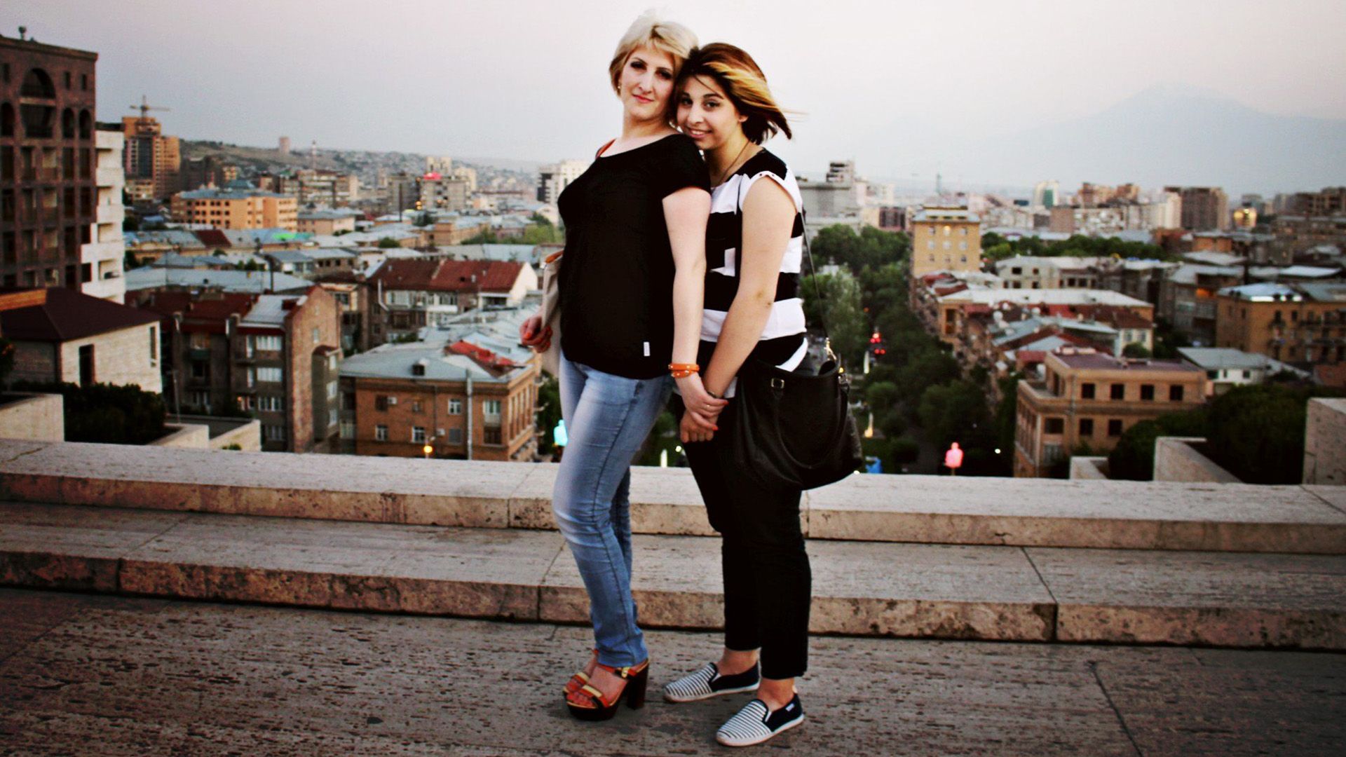 Певица Флора Бачихчян и её мама