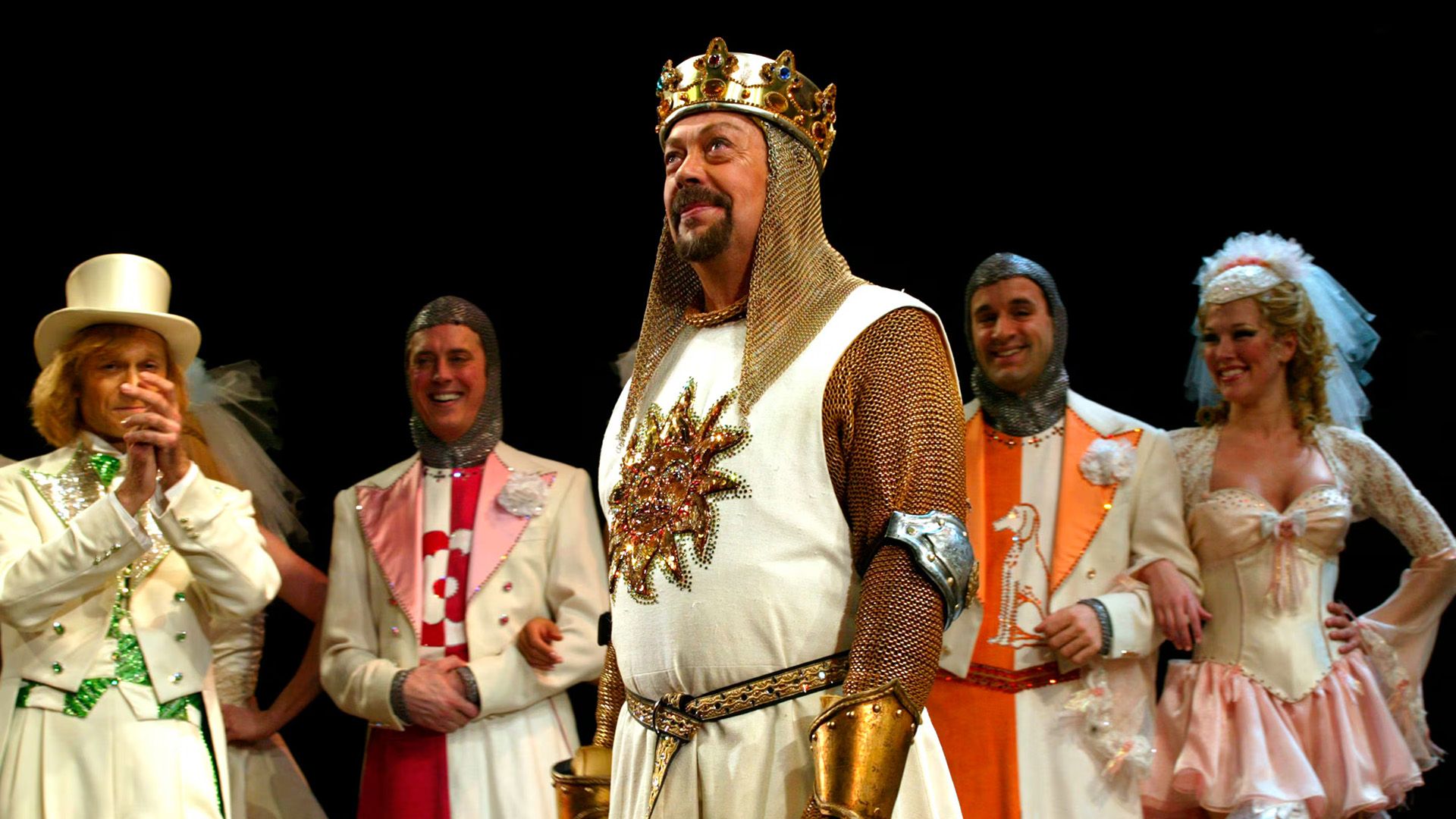 Тим Карри в роли короля Артура