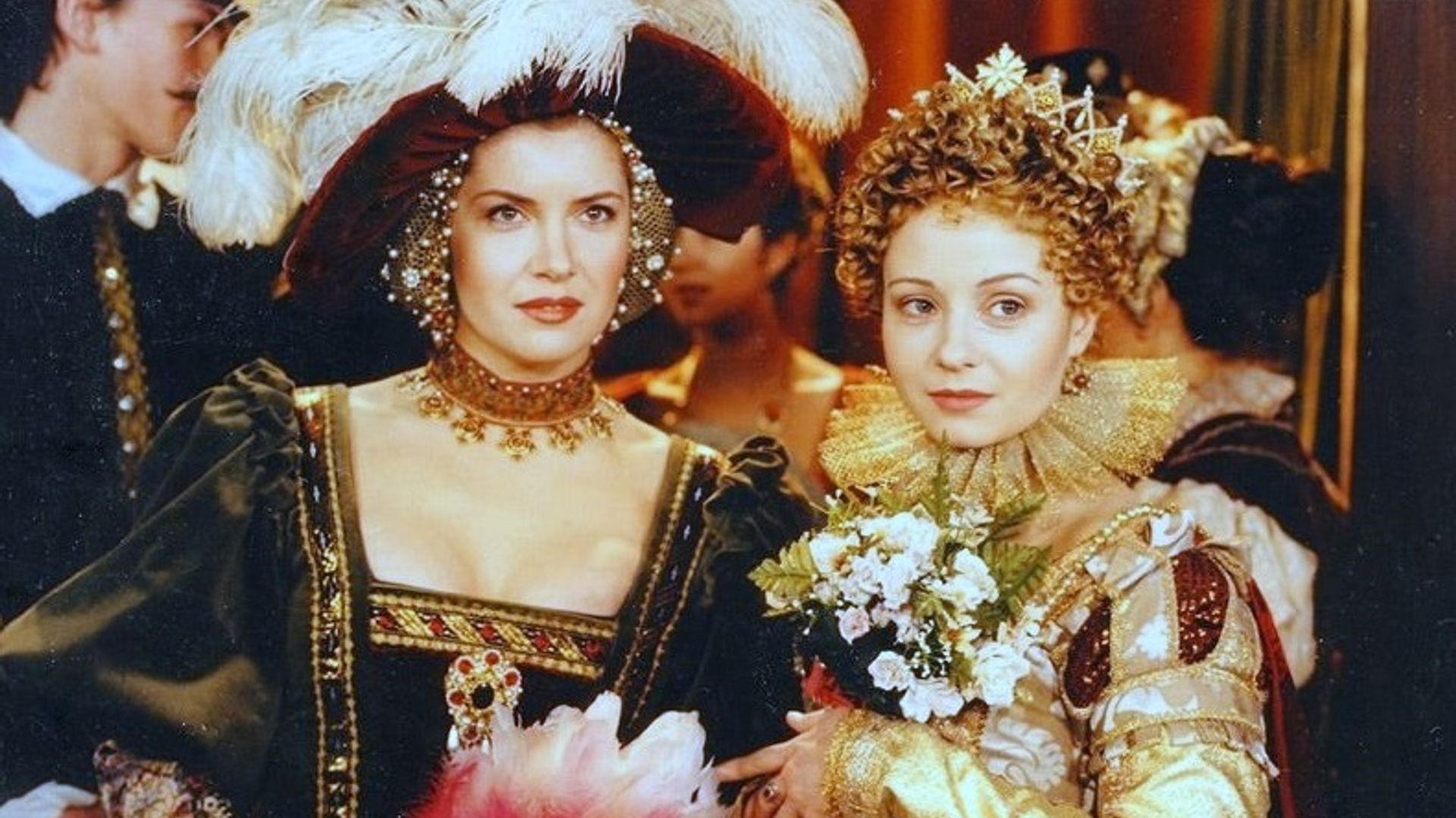 Вера Сотникова и Евгения Добровольская в сериале "Королева Марго"