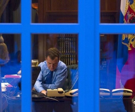 Дмитрий Медведев на работе