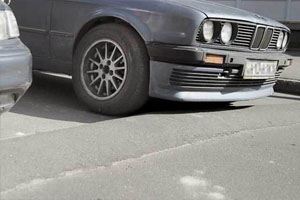 Перед светофорами также желательно устанавливать лежачих полицейских