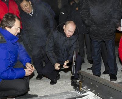 Владимир Путин забил серебряный костыль