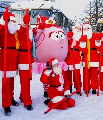 В параде участвовало 200 Дедов Морозов