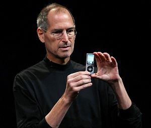 Стив Джобс создал мультимедийный плеер iPod