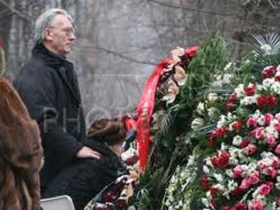 Роберт на похоронах Александра Абдулова