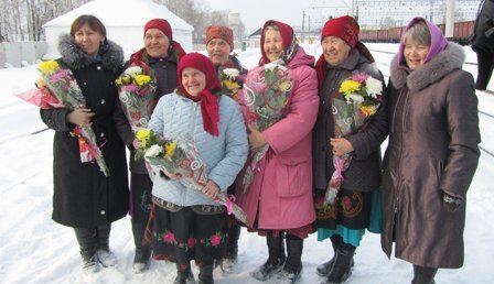 Односельчане встретили Бурановских бабушек с почетом