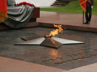 Вечный огонь в Александровском саду Москвы