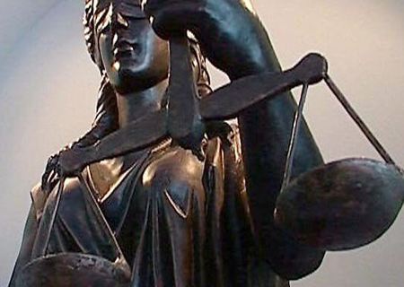 Адвокат всегда должен быть на стороне своего клиента