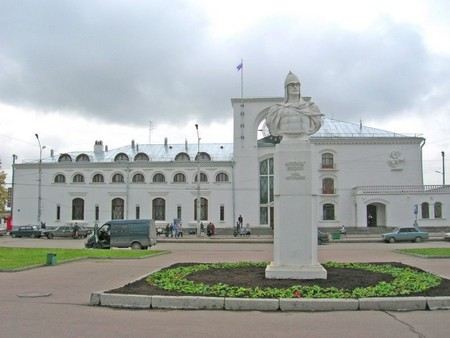 Губернатор Санкт-Петербурга прибыл в Новгород на празднование 1150-летия России на электричке, а позже прошел пешком