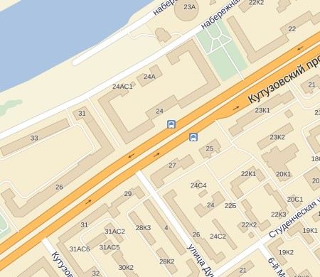 В центре Москвы на Кутузовском проспекте столкнулись 3 автомобиля, минимум 5 человек пострадали.